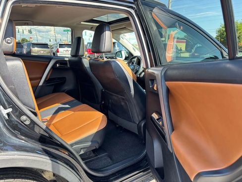Used 2017 Toyota RAV4 Limited image 7