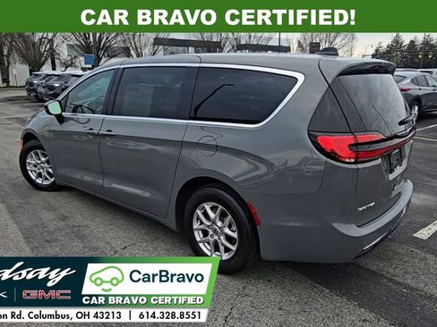 Used 2025 Chrysler Pacifica Select FWD image 7