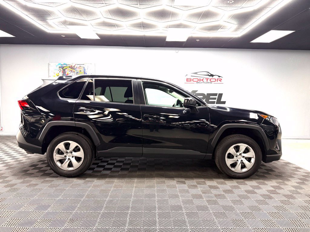 Used 2022 Toyota RAV4 LE FWD image 17