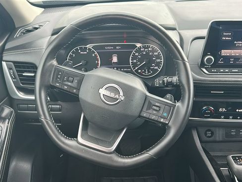 Used 2025 Nissan Rogue SV FWD image 22
