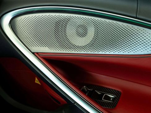 Used 2023 McLaren Artura image 22