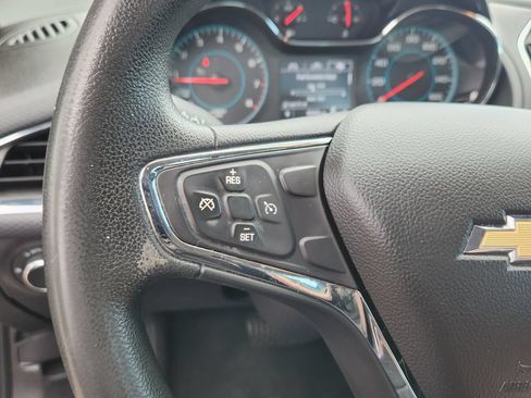 Used 2018 Chevrolet Cruze LT FWD image 17