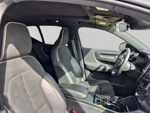 Used 2022 Volvo XC40 T5 R-Design w/ Advanced Package image 15