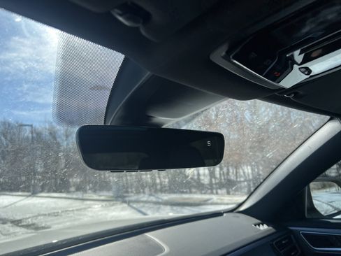 Certified 2025 Volkswagen Atlas Cross Sport SE w/ Panoramic Sunroof Package image 25