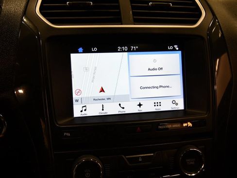 Used 2017 Ford Explorer XLT w/ Equipment Group 202A AWD/4WD image 24