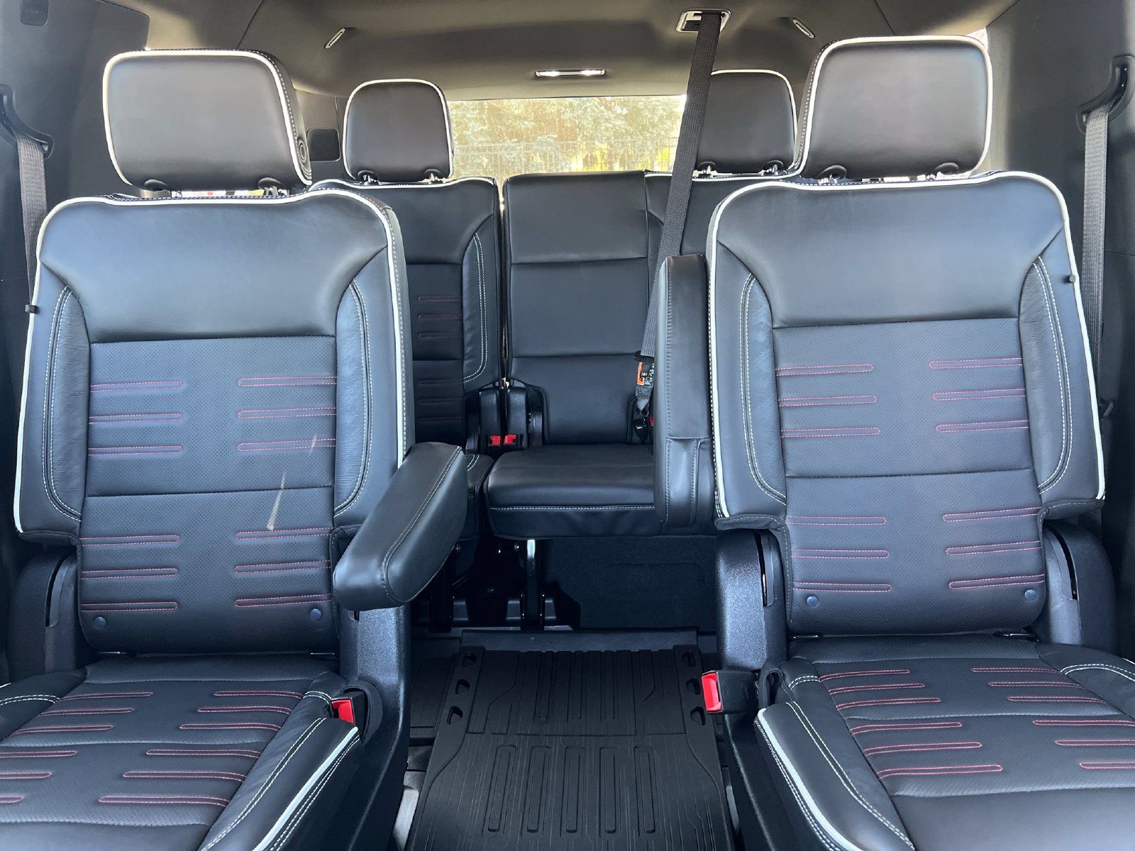 Used 2025 GMC Yukon XL AT4 Ultimate w/ LPO, Floor Liner Package AWD/4WD image 34