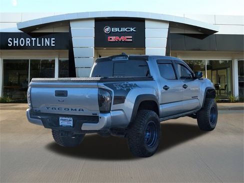 Used 2022 Toyota Tacoma TRD Off-Road image 3