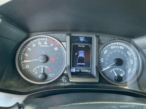 Used 2018 Toyota Tacoma TRD Pro AWD/4WD image 10