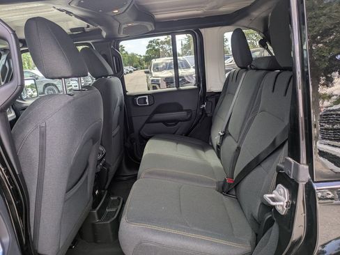 Used 2025 Jeep Wrangler Unlimited Sahara AWD/4WD image 15