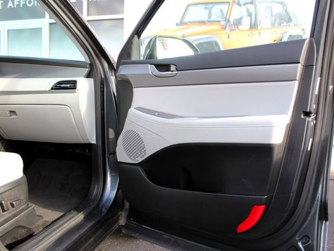 Used 2020 Hyundai Palisade SEL w/ Premium Package image 17