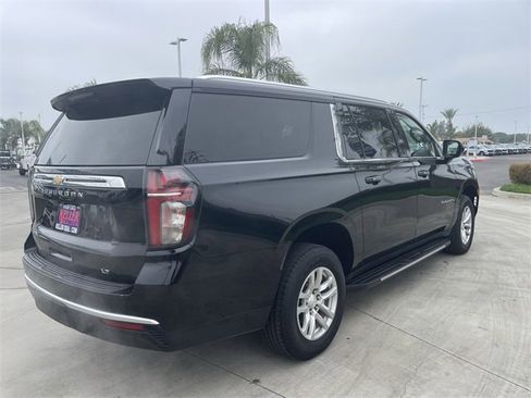 Used 2023 Chevrolet Suburban LT image 8