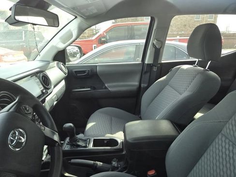 Used 2022 Toyota Tacoma SR AWD/4WD image 3