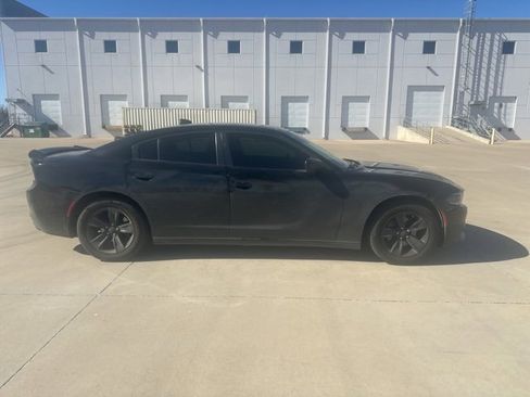 Used 2016 Dodge Charger SXT w/ Navigation & Travel Group image 4