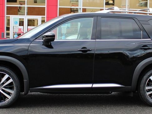 Certified 2023 Nissan Pathfinder Platinum image 9