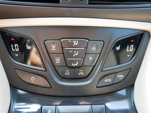 Used 2018 Buick Envision Essence AWD/4WD image 17