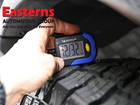 Used 2024 Nissan Armada SL w/ Captain's Chairs Package image 30