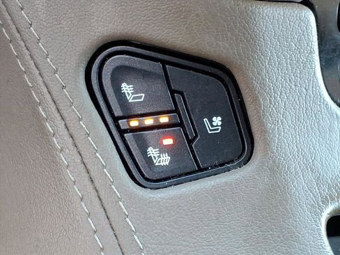 Used 2019 GMC Yukon XL SLT w/ Open Road Package image 12