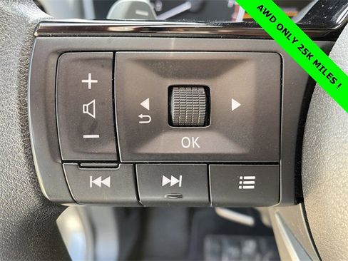 Used 2023 Nissan Rogue SV image 15