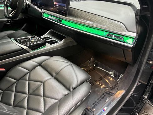 Used 2025 BMW 740i w/ Premium Package image 79
