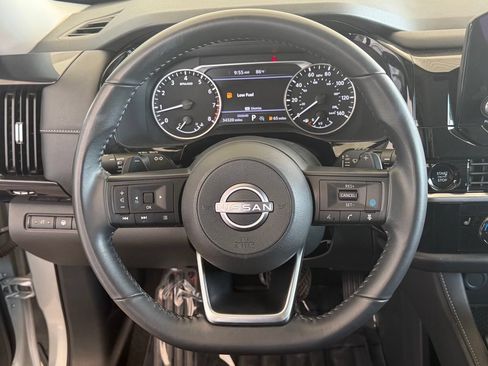 Used 2025 Nissan Pathfinder SV FWD image 26