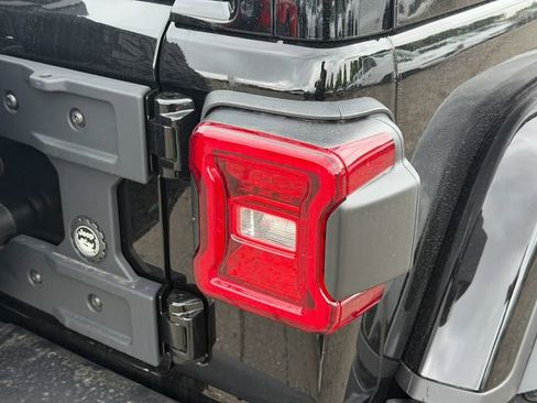 New 2026 Jeep Wrangler Unlimited Rubicon AWD/4WD image 9