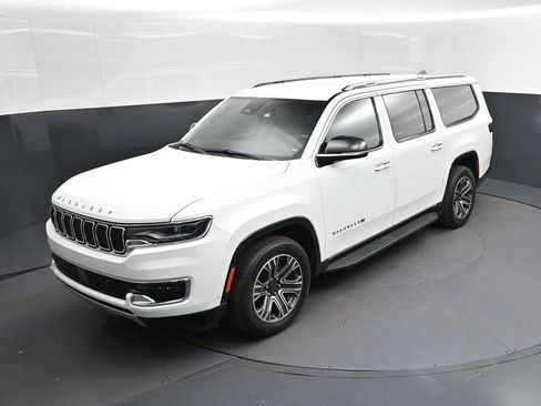 Used 2024 Jeep Wagoneer L Series II w/ Flexible Seating Group AWD/4WD image 32