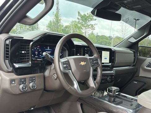 Used 2024 Chevrolet Silverado 1500 LTZ image 5
