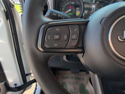 Used 2024 Jeep Wrangler Unlimited w/ Convenience Group AWD/4WD image 25