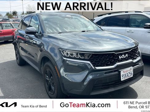 Used 2023 Kia Sorento LX image 1