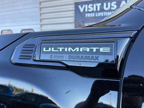 Used 2024 GMC Sierra 3500 Denali Ultimate AWD/4WD image 8