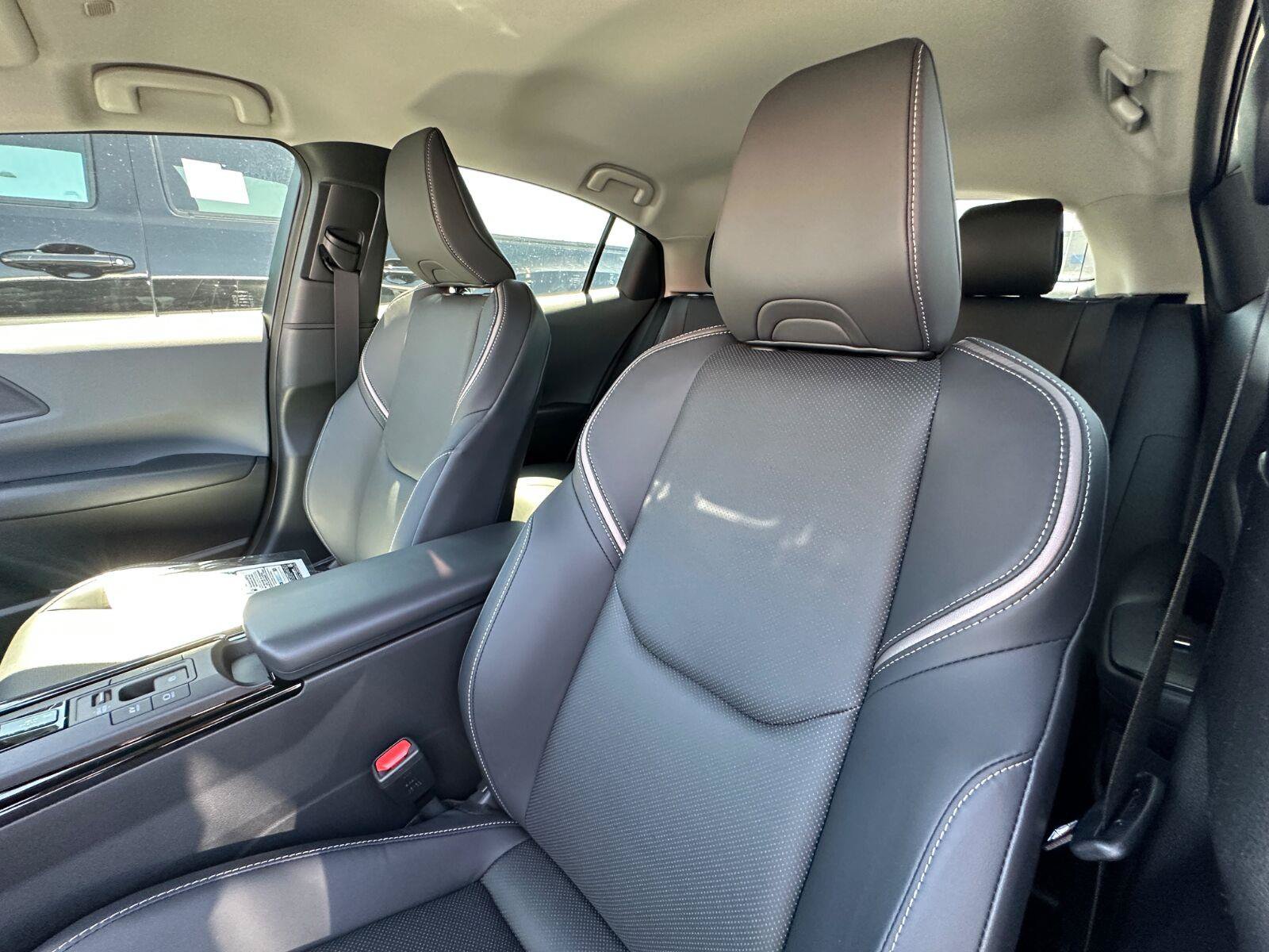 New 2027 Toyota Prius XLE FWD image 16