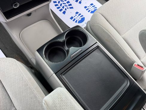 Used 2015 Toyota Sienna LE image 18