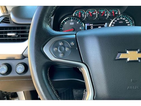 Used 2018 Chevrolet Suburban LT image 20