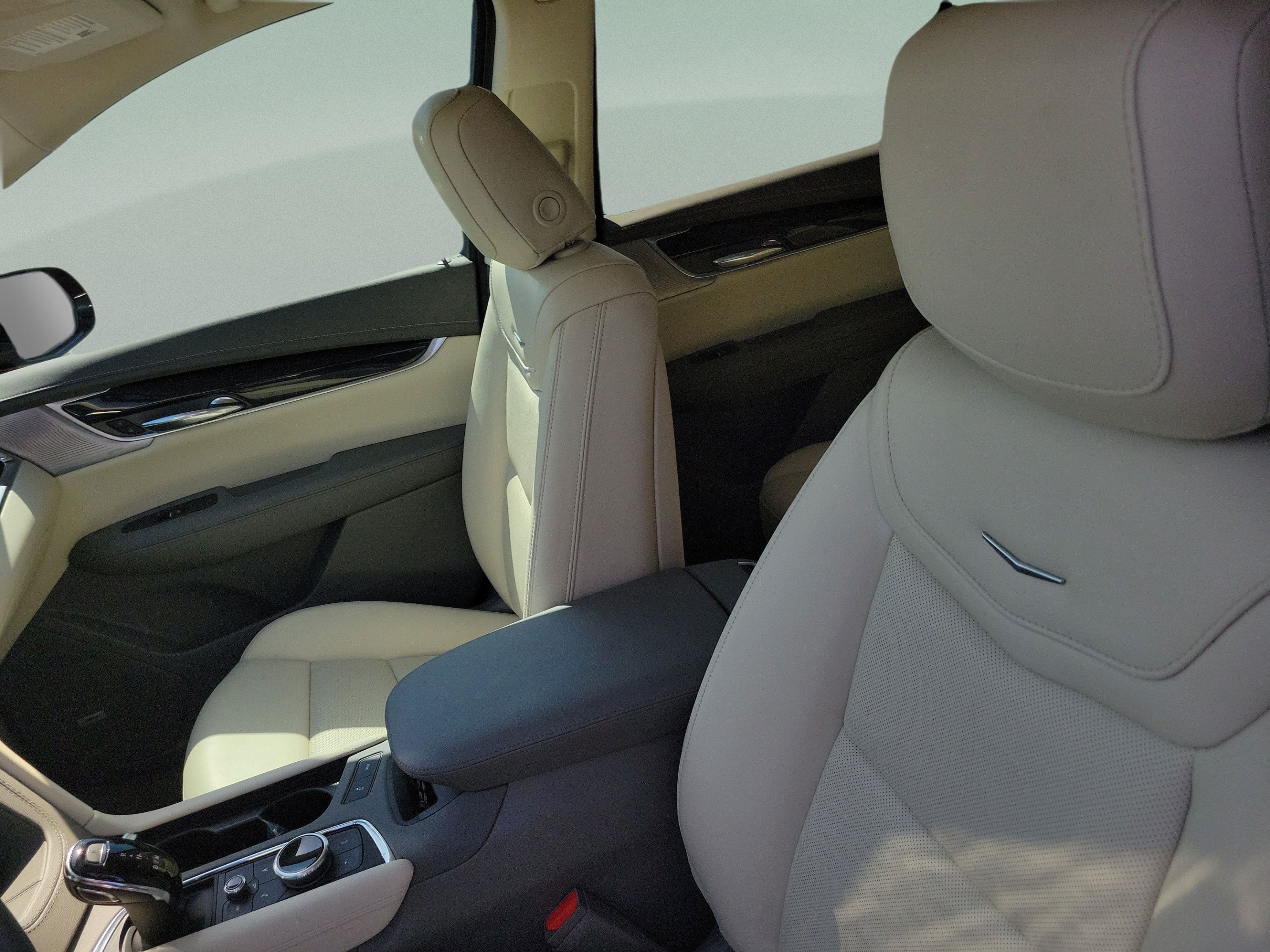 Used 2024 Cadillac XT6 Premium Luxury FWD image 18