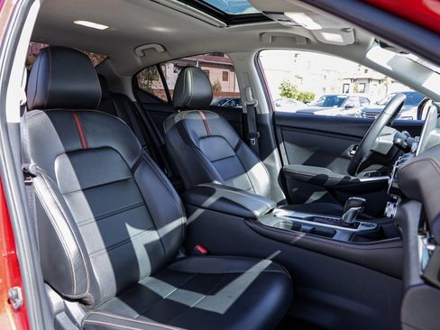 Used 2023 Nissan Sentra SR w/ SR Premium Package image 21