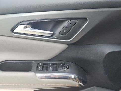 Used 2025 Chevrolet Traverse LT image 29