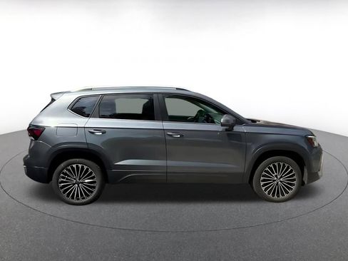 Used 2025 Volkswagen Taos SE FWD image 16