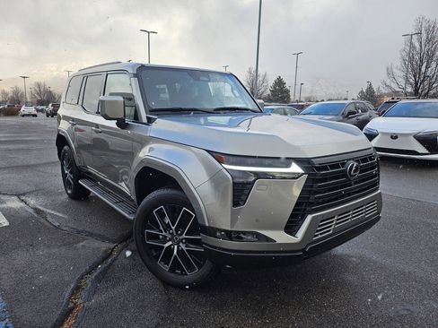 Used 2026 Lexus GX 550 w/ Accessory Package (2T) image 3