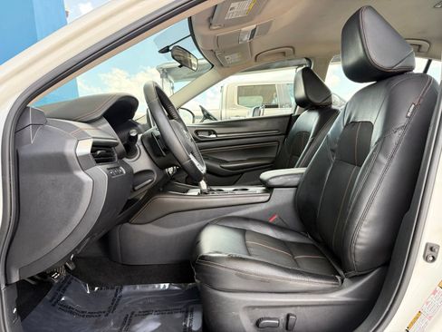 Used 2019 Nissan Altima 2.5 SR FWD image 16