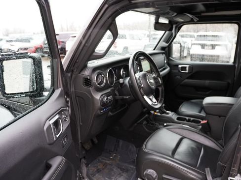 Used 2022 Jeep Wrangler Unlimited Sahara w/ Cold Weather Group image 16