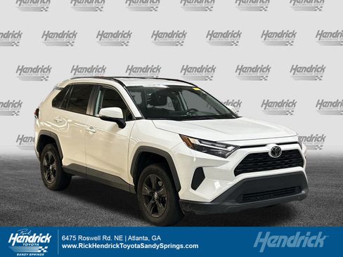 Used 2022 Toyota RAV4 XLE FWD image 1