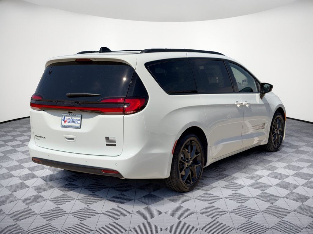 New 2027 Chrysler Pacifica Select FWD image 9