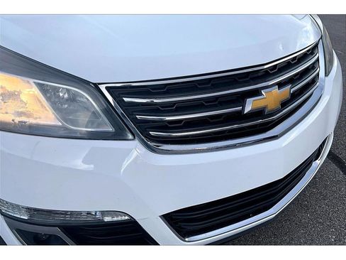 Used 2017 Chevrolet Traverse LT image 33