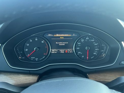 Used 2023 Audi Q5 2.0T Premium w/ Convenience Package image 40