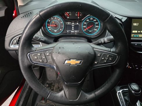 Used 2018 Chevrolet Cruze Premier image 31