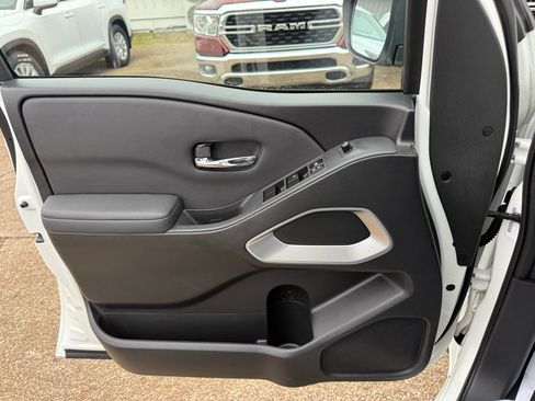 Used 2022 Nissan Frontier SV w/ Technology Package image 15