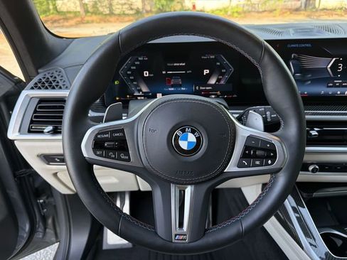 Used 2024 BMW X7 M60i AWD/4WD image 14