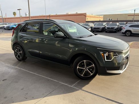 Used 2024 Kia Niro EX image 6