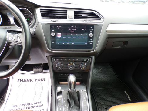 Used 2018 Volkswagen Tiguan SE w/ Panoramic Sunroof Package AWD/4WD image 26