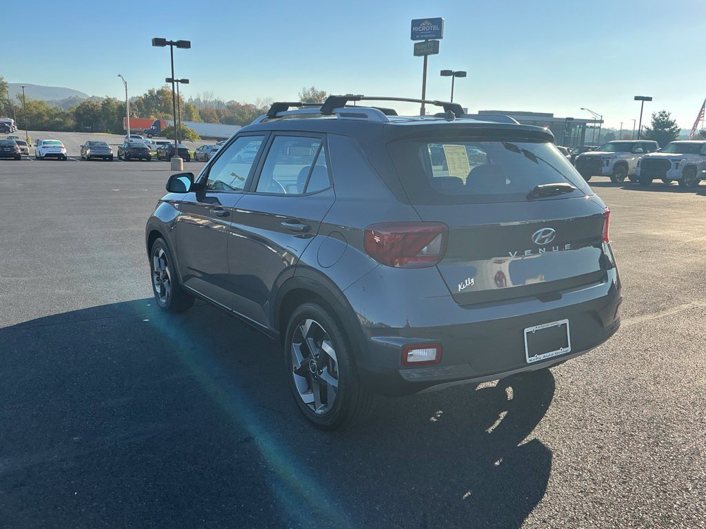 Certified 2023 Hyundai Venue Limited FWD image 11